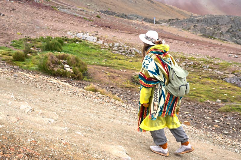 Turista subiendo