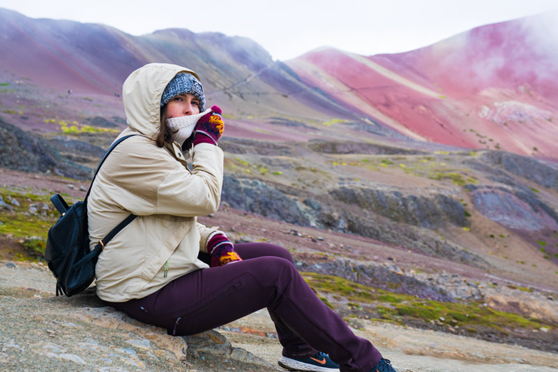 Turista abrigandose
