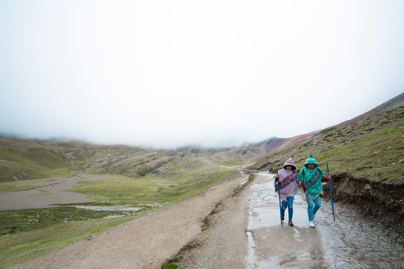 Turistas retornando de Vinicunca
